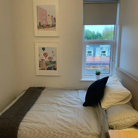 Apartment Glenfrome Road